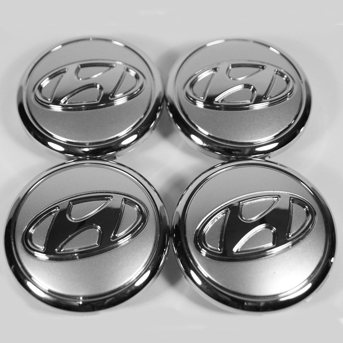 Caches moyeux centre de roue HYUNDAI 65mm Logo chrome fond mat.
