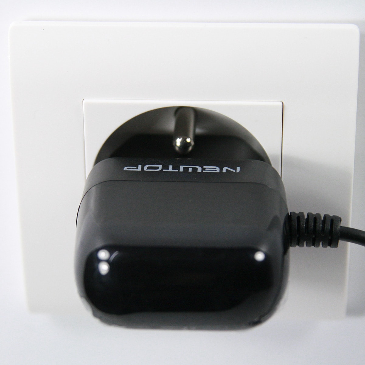 Chargeur secteur 220V output 5V 1.5A couleur noir de 1m pour iPhone, iPad