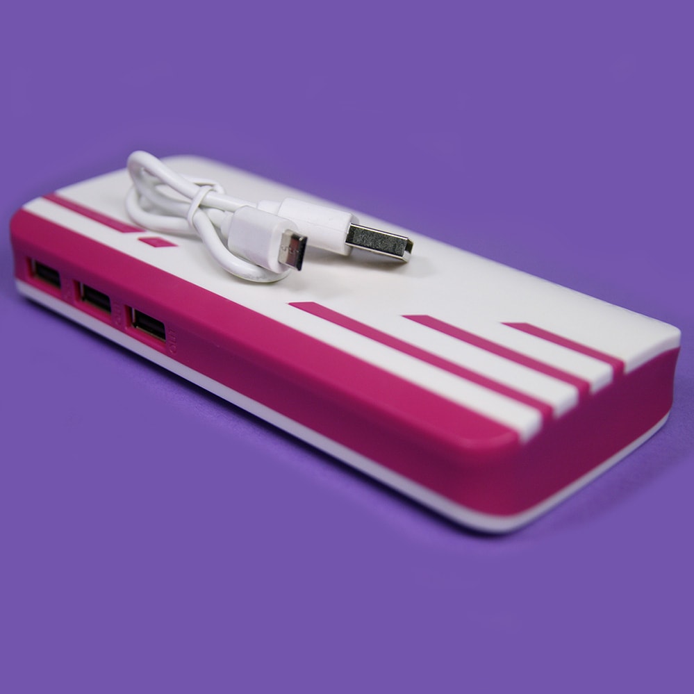 Banque de puissance trois sorties USB charge rapide sans effet de mémoire 12000mAh.